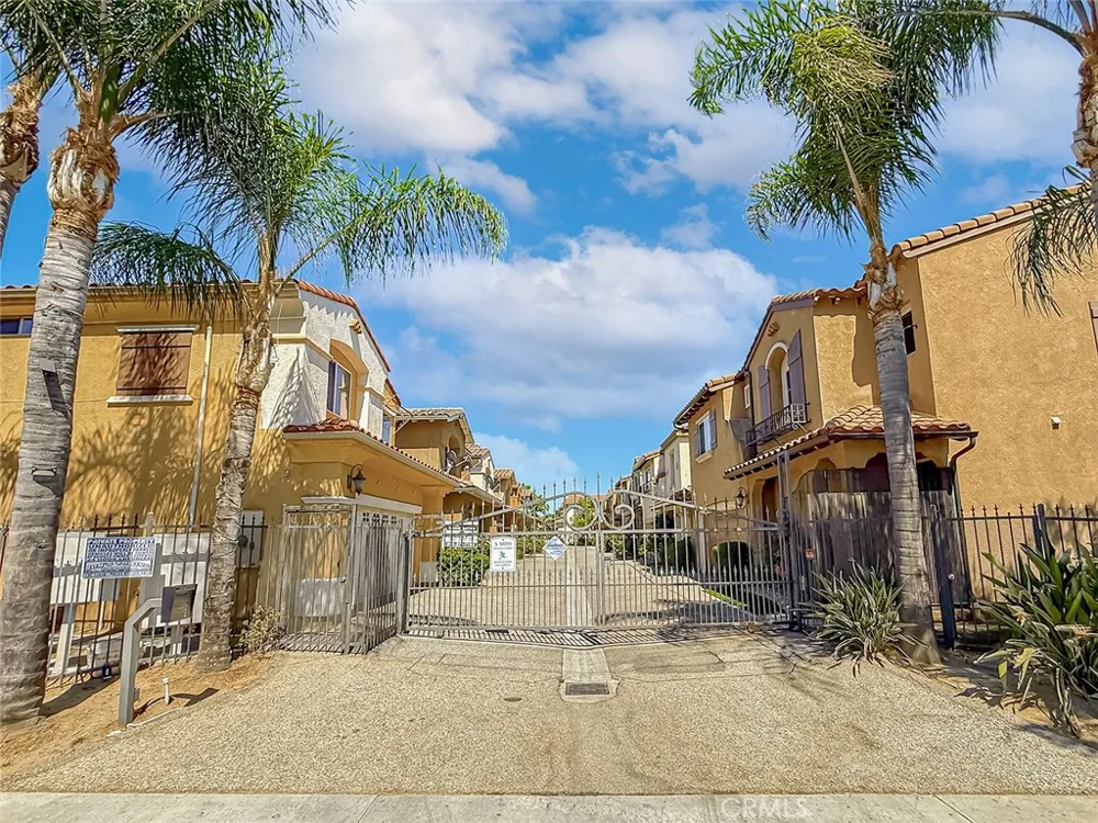 16724 Tim Ln Lake Balboa, CA 91406
