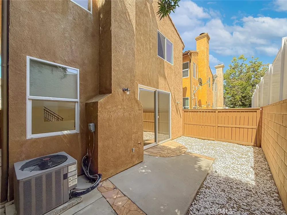 16724 Tim Ln Lake Balboa, CA 91406