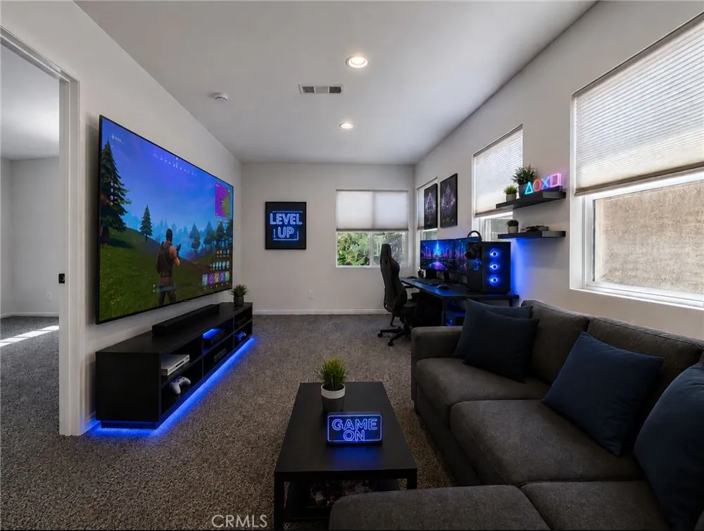 16724 Tim Ln Lake Balboa, CA 91406