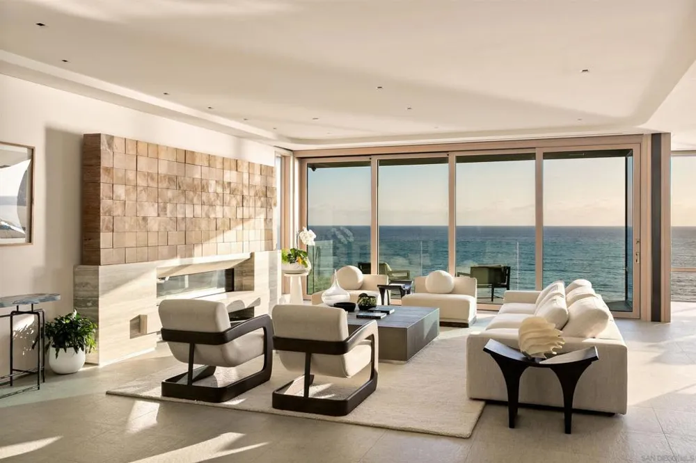 1230 Neptune Ave Encinitas, CA 92024