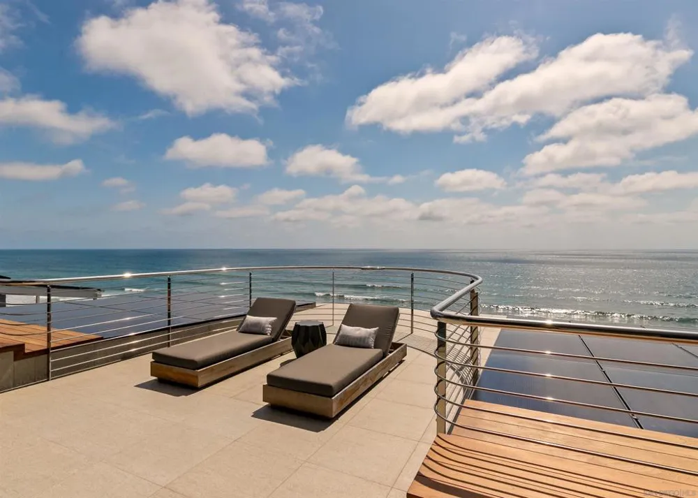 1230 Neptune Ave Encinitas, CA 92024