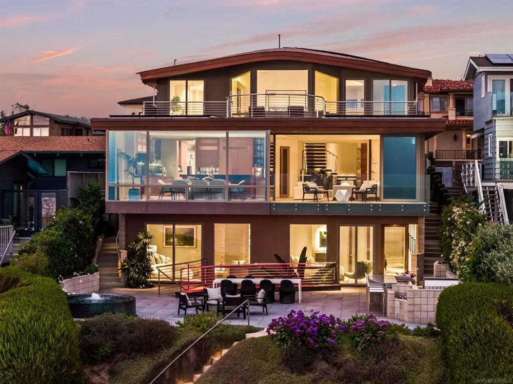 1230 Neptune Ave Encinitas, CA 92024