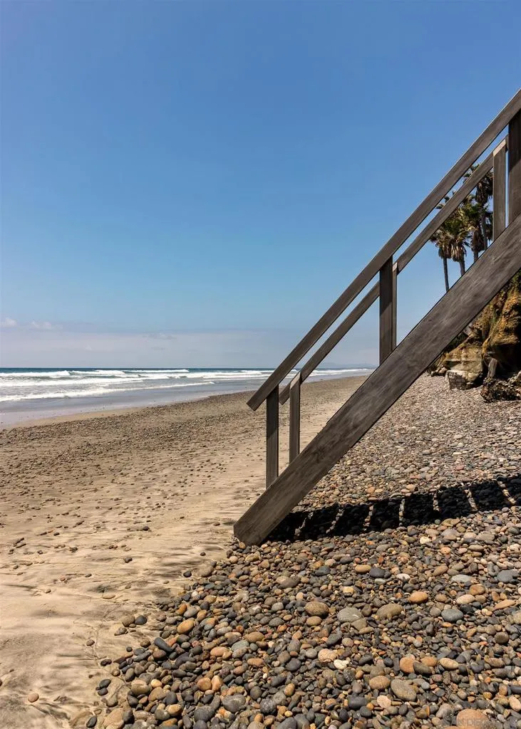 1230 Neptune Ave Encinitas, CA 92024
