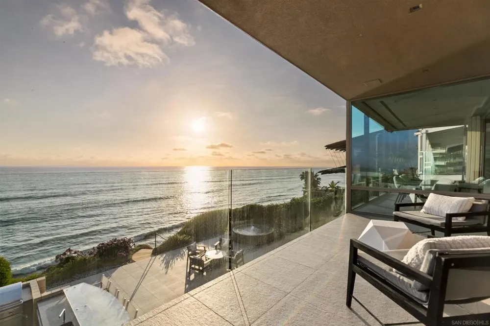 1230 Neptune Ave Encinitas, CA 92024