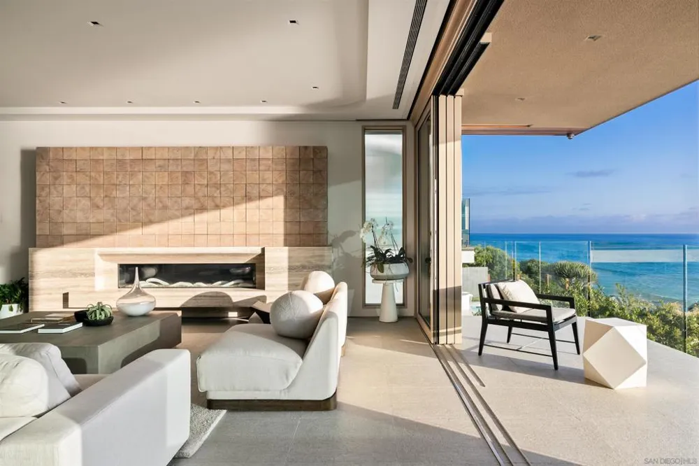 1230 Neptune Ave Encinitas, CA 92024