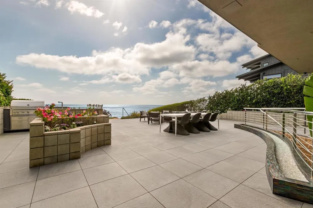 1230 Neptune Ave Encinitas, CA 92024