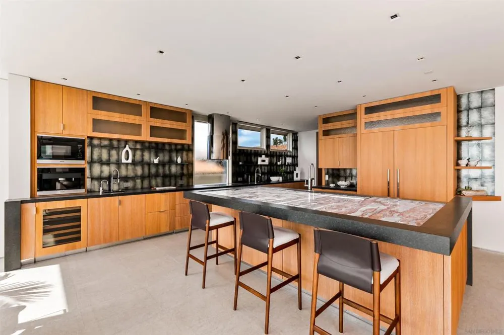 1230 Neptune Ave Encinitas, CA 92024