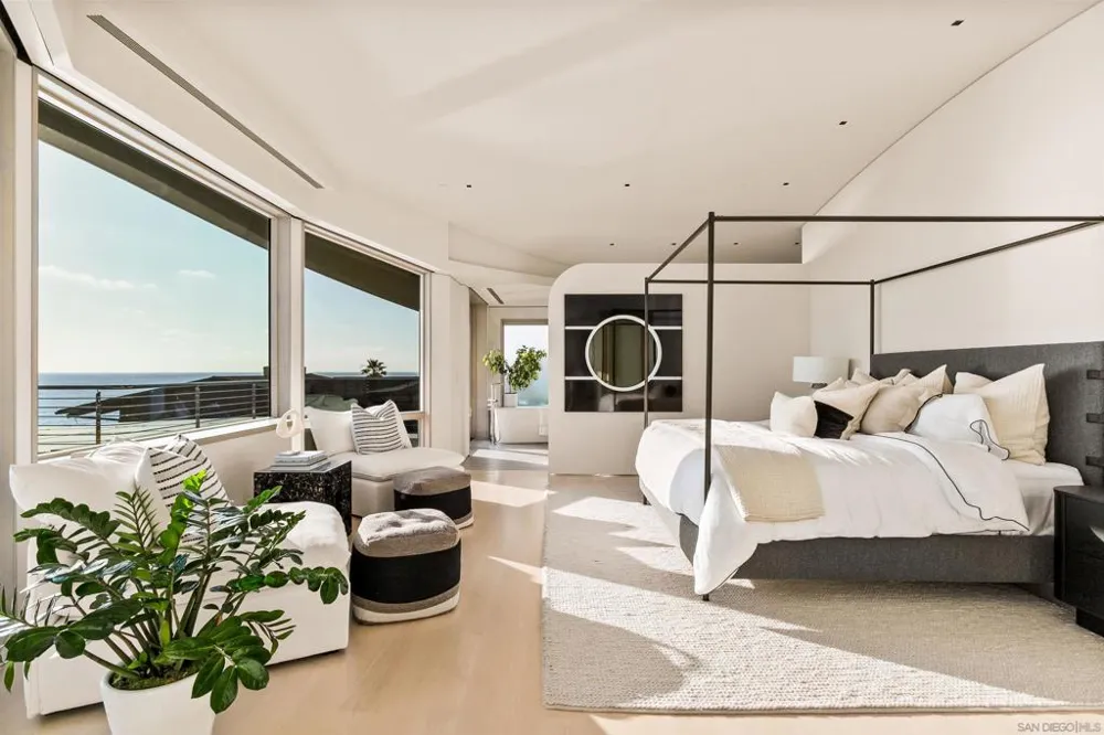 1230 Neptune Ave Encinitas, CA 92024