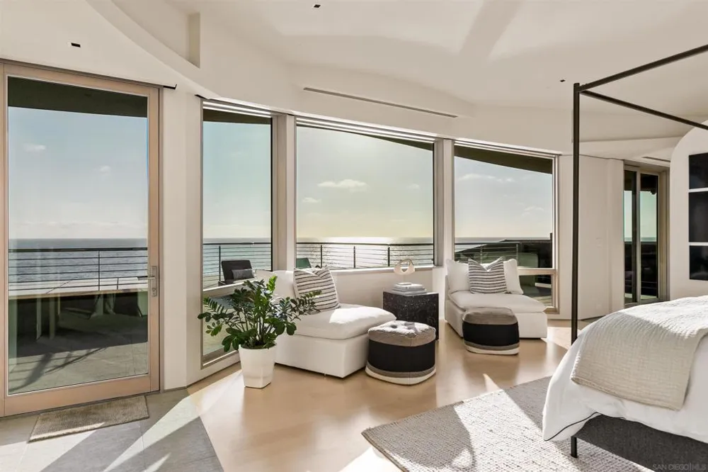 1230 Neptune Ave Encinitas, CA 92024