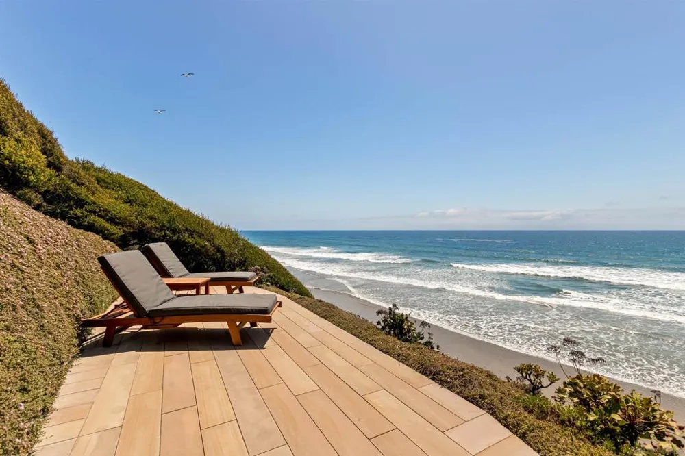 1230 Neptune Ave Encinitas, CA 92024