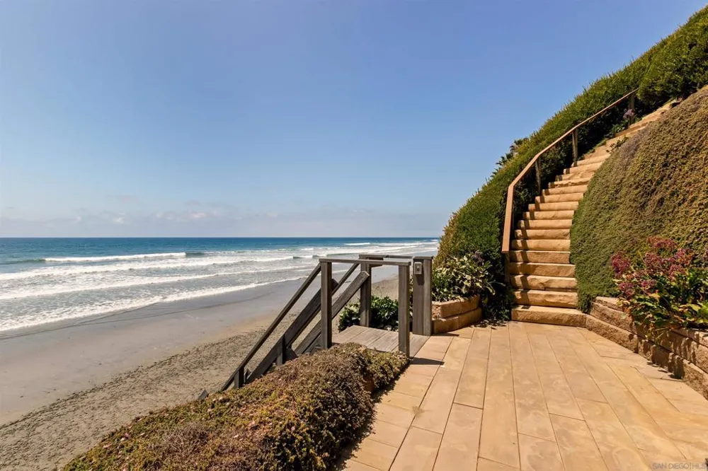 1230 Neptune Ave Encinitas, CA 92024