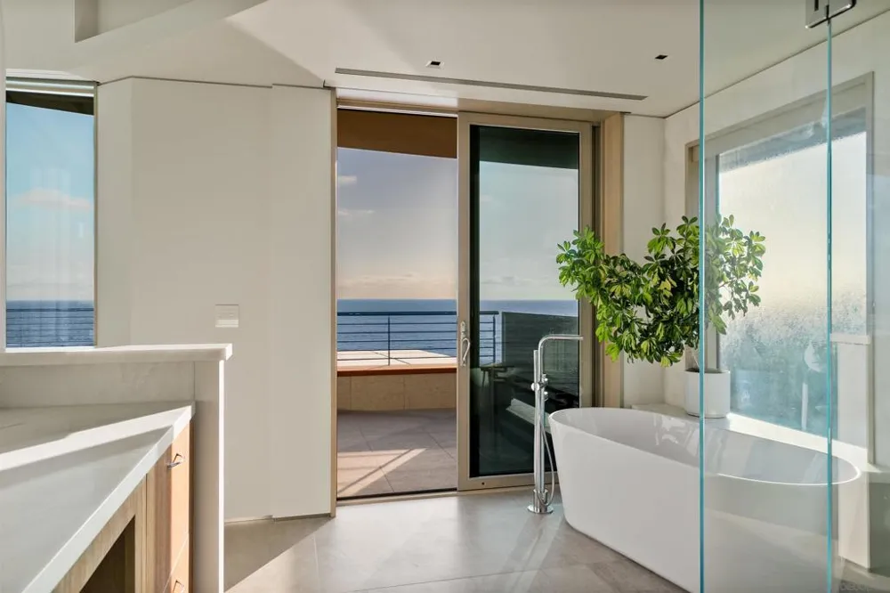 1230 Neptune Ave Encinitas, CA 92024