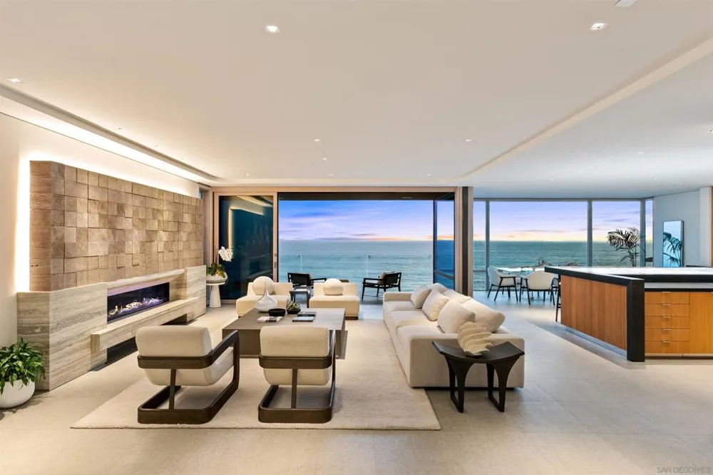 1230 Neptune Ave Encinitas, CA 92024