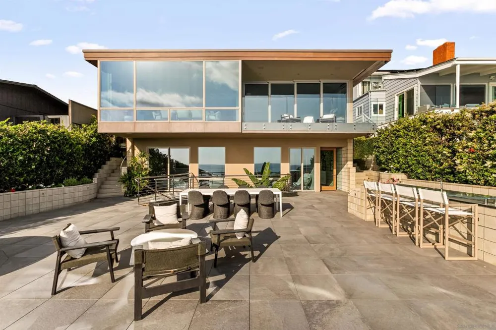 1230 Neptune Ave Encinitas, CA 92024