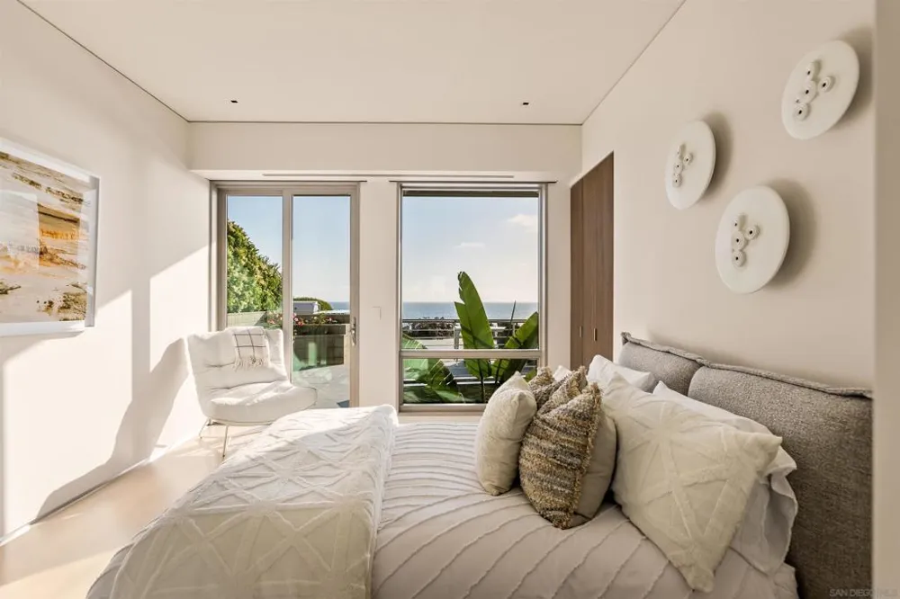 1230 Neptune Ave Encinitas, CA 92024