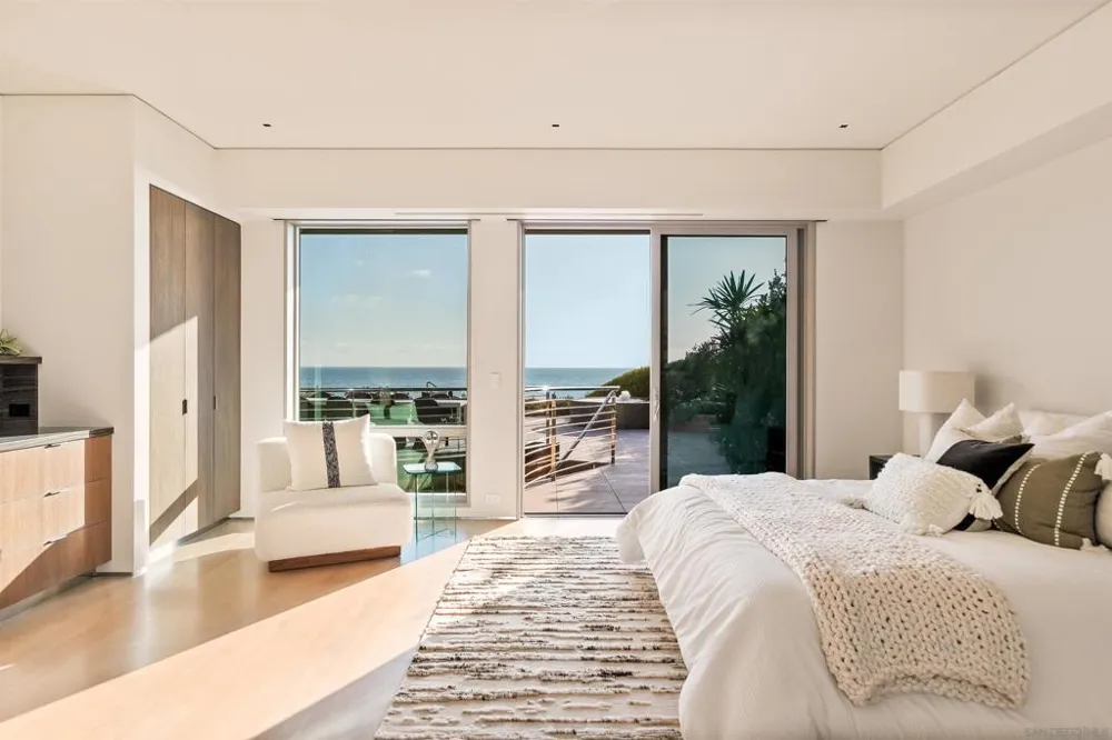 1230 Neptune Ave Encinitas, CA 92024