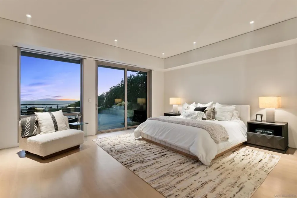 1230 Neptune Ave Encinitas, CA 92024