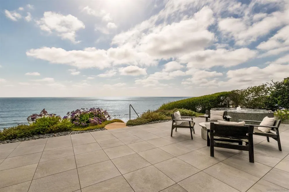 1230 Neptune Ave Encinitas, CA 92024