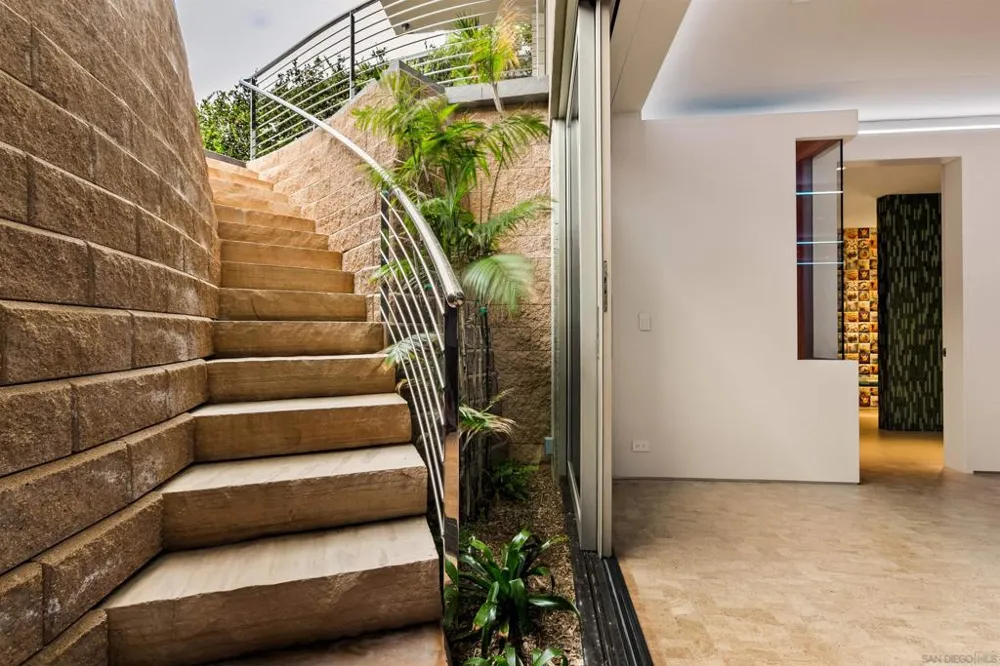 1230 Neptune Ave Encinitas, CA 92024