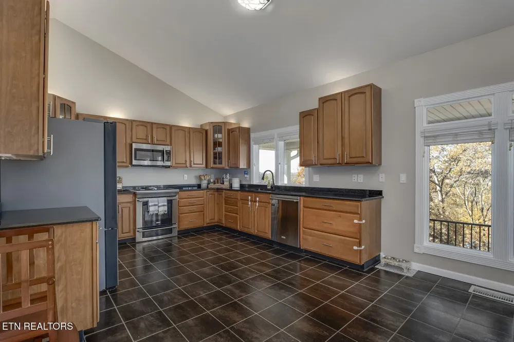 417 River Rd Loudon, TN 37774