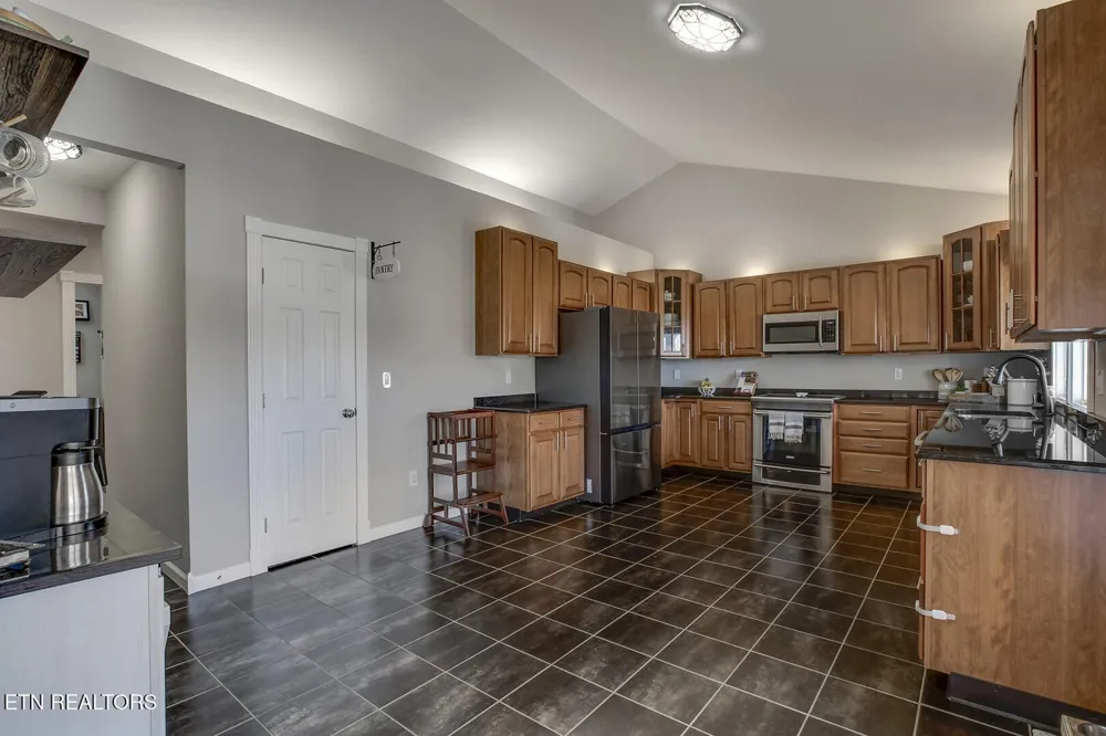 417 River Rd Loudon, TN 37774