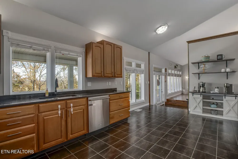 417 River Rd Loudon, TN 37774