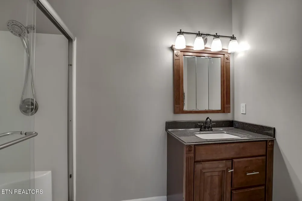 417 River Rd Loudon, TN 37774