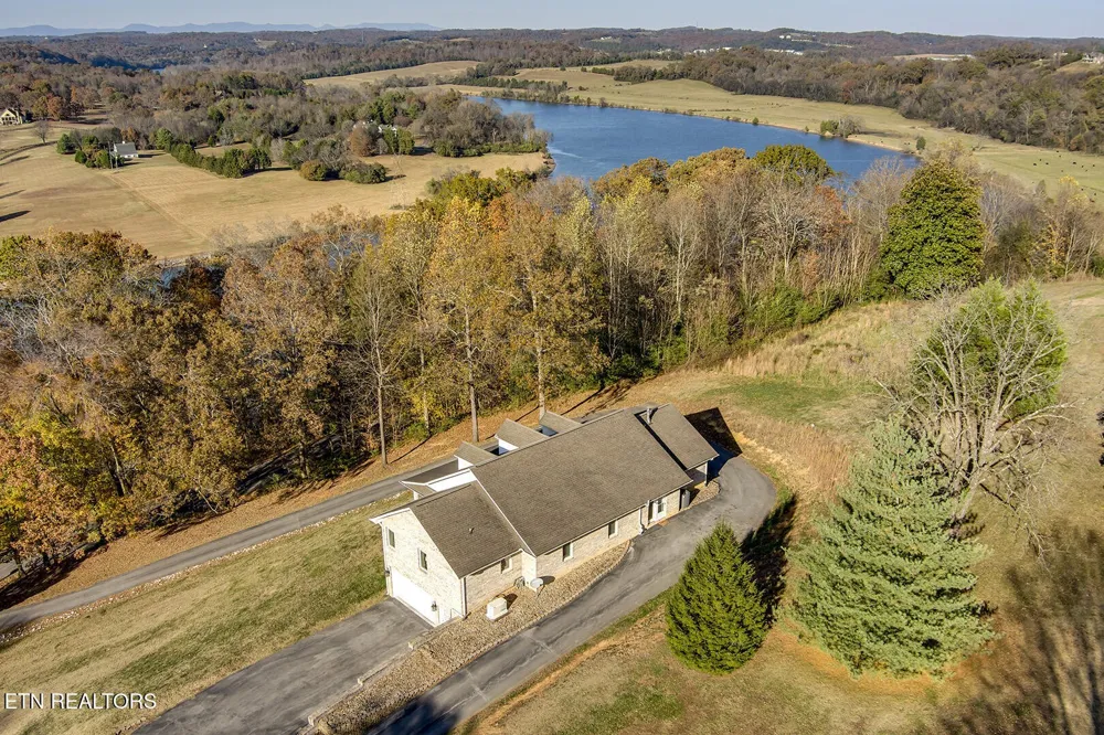 417 River Rd Loudon, TN 37774
