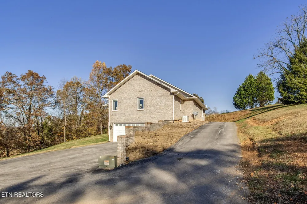 417 River Rd Loudon, TN 37774