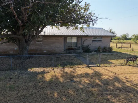 139 Private Road 2660