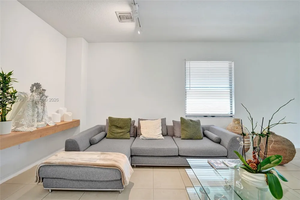 650 NE 191st Ter Miami, FL 33179