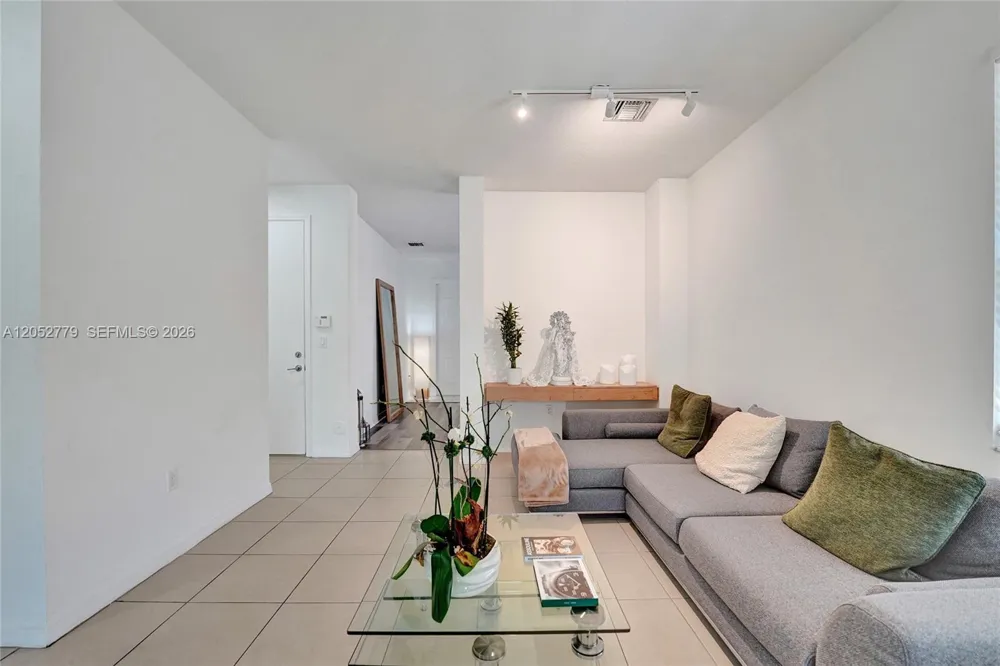 650 NE 191st Ter Miami, FL 33179