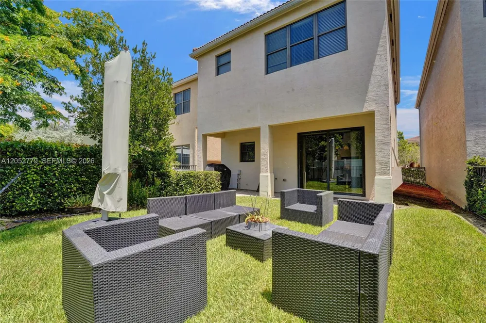 650 NE 191st Ter Miami, FL 33179