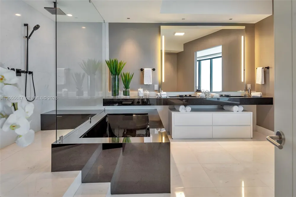 18555 Collins Ave #4705 Sunny Isles Beach, FL 33160