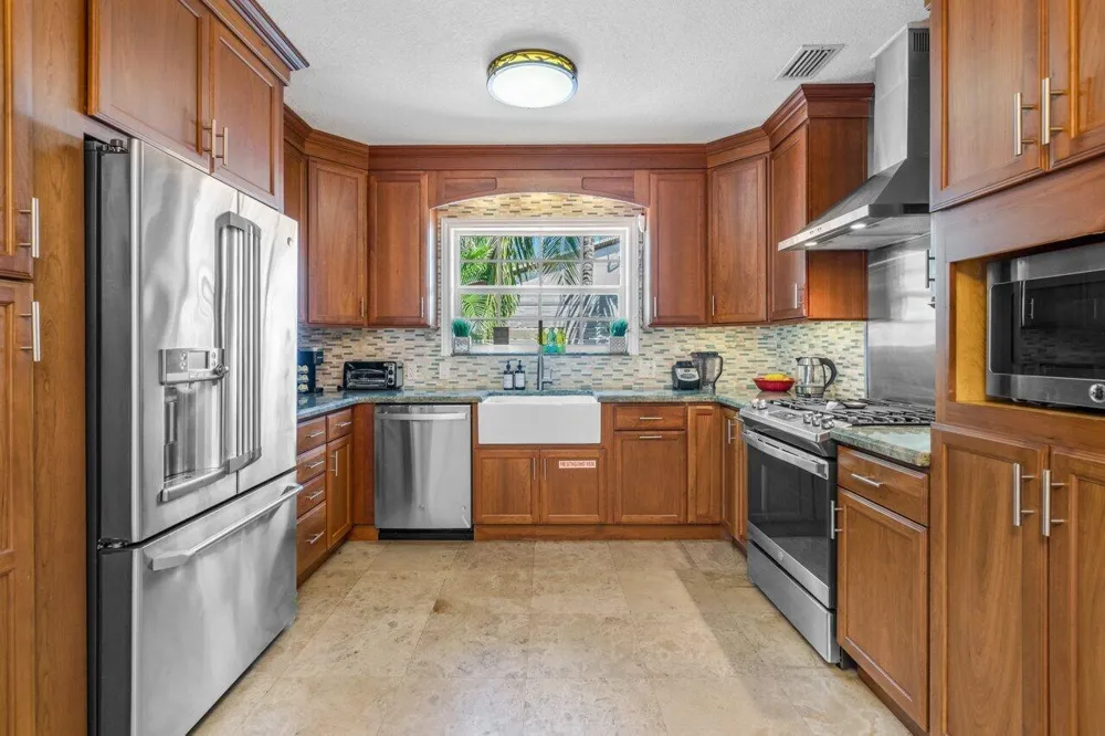 520 NE 3RD AVENUE Delray Beach, FL 33444