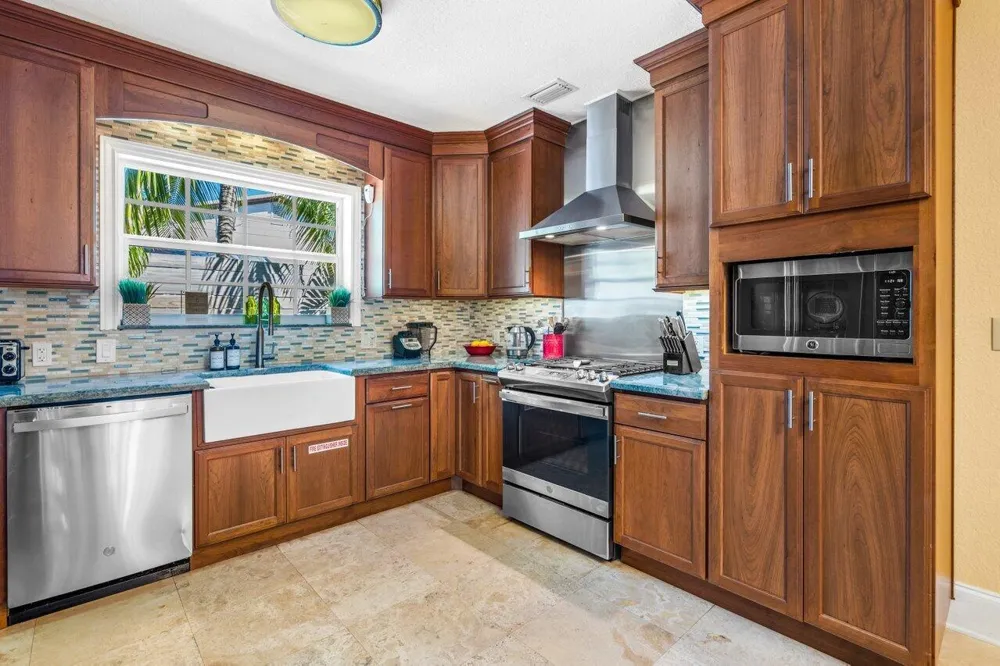 520 NE 3RD AVENUE Delray Beach, FL 33444