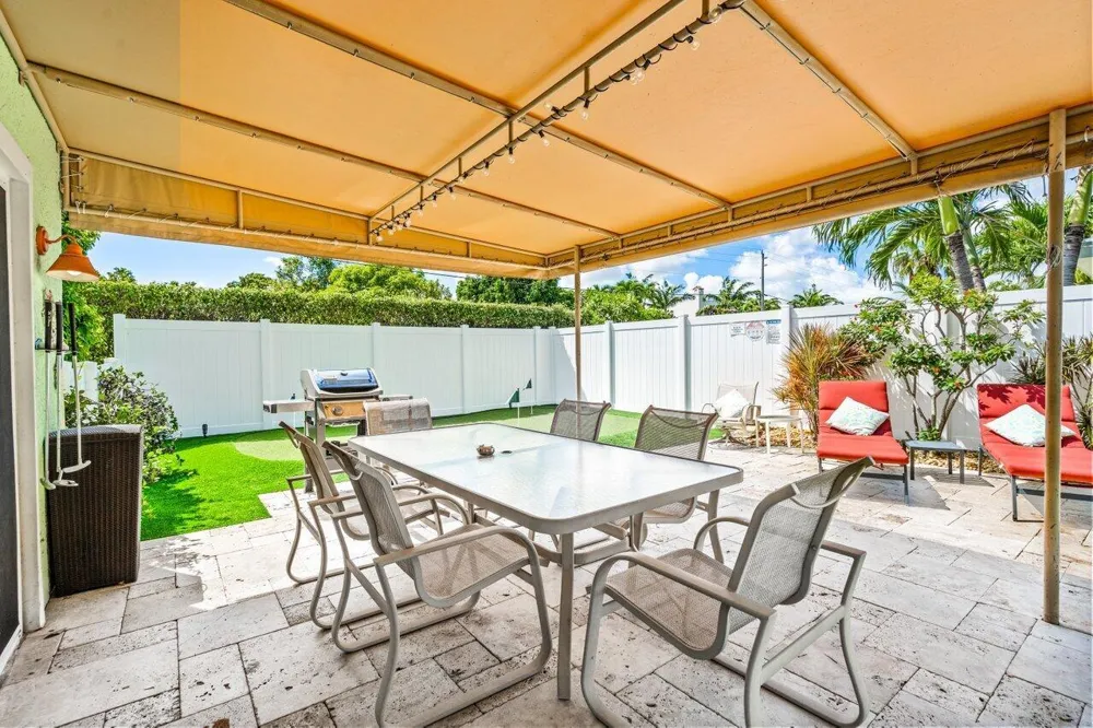520 NE 3RD AVENUE Delray Beach, FL 33444
