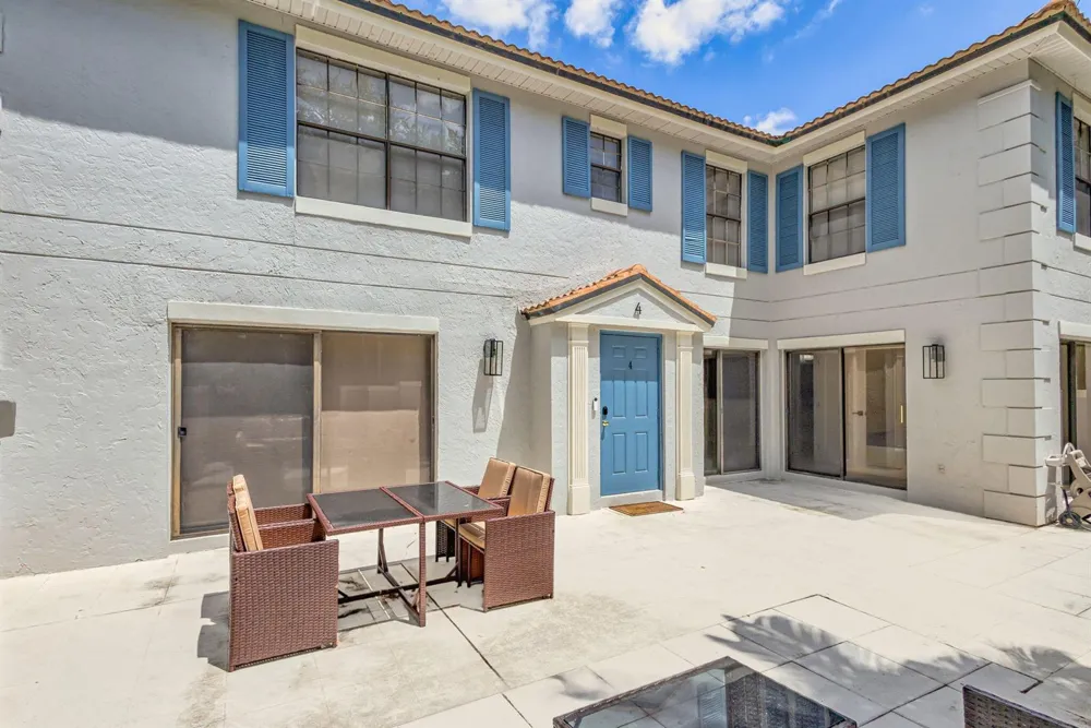 355 Prestwick Circle #4 Palm Beach Gardens, FL 33418