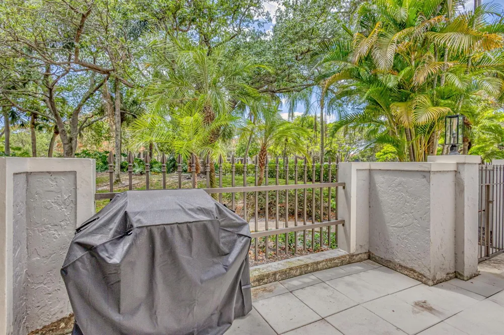 355 Prestwick Circle #4 Palm Beach Gardens, FL 33418