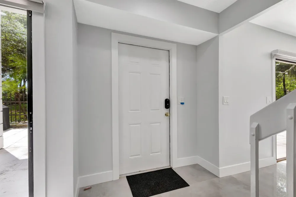 355 Prestwick Circle #4 Palm Beach Gardens, FL 33418