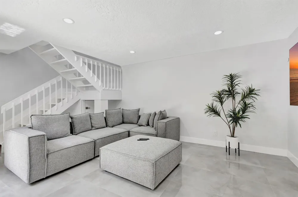 355 Prestwick Circle #4 Palm Beach Gardens, FL 33418