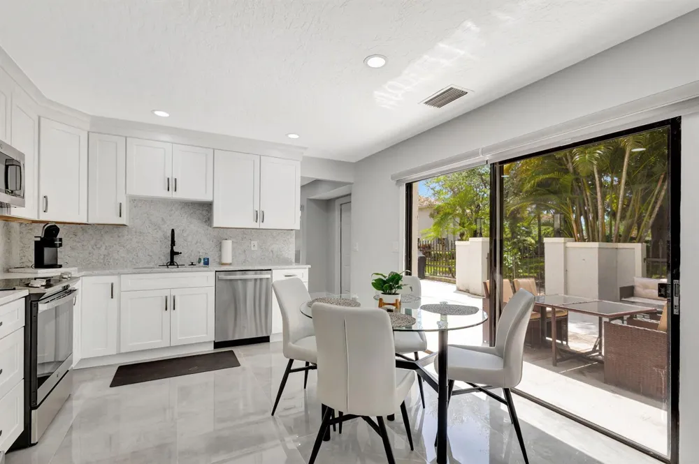 355 Prestwick Circle #4 Palm Beach Gardens, FL 33418