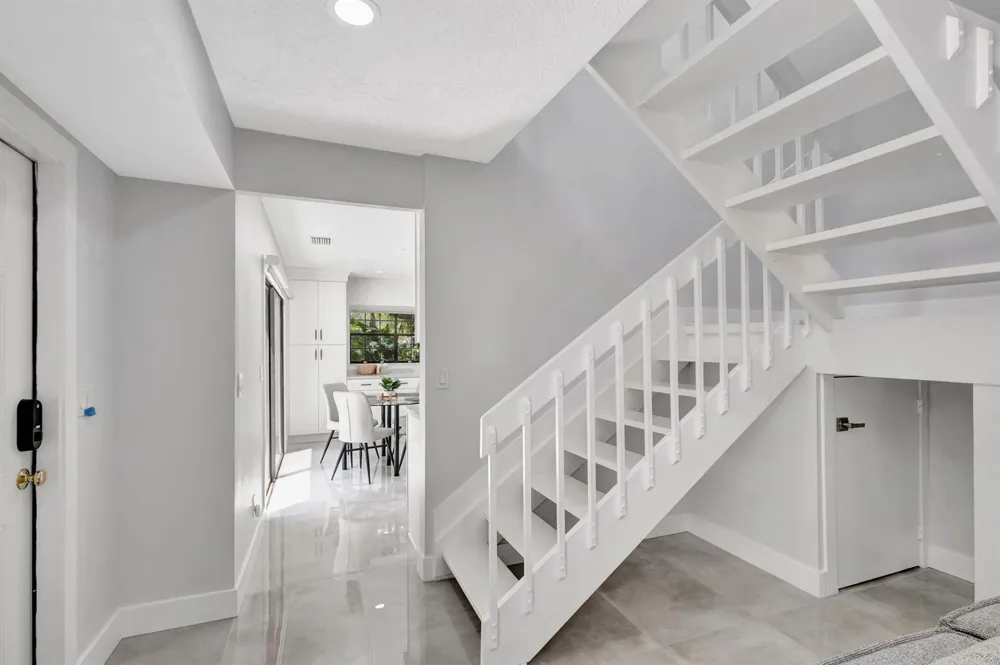 355 Prestwick Circle #4 Palm Beach Gardens, FL 33418