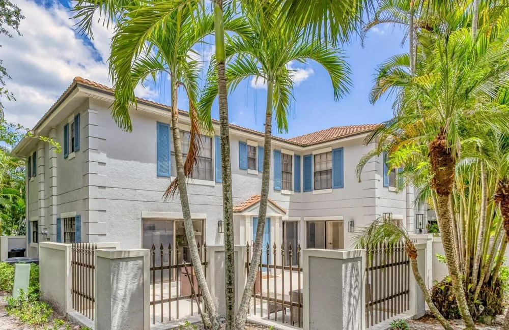 355 Prestwick Circle #4 Palm Beach Gardens, FL 33418