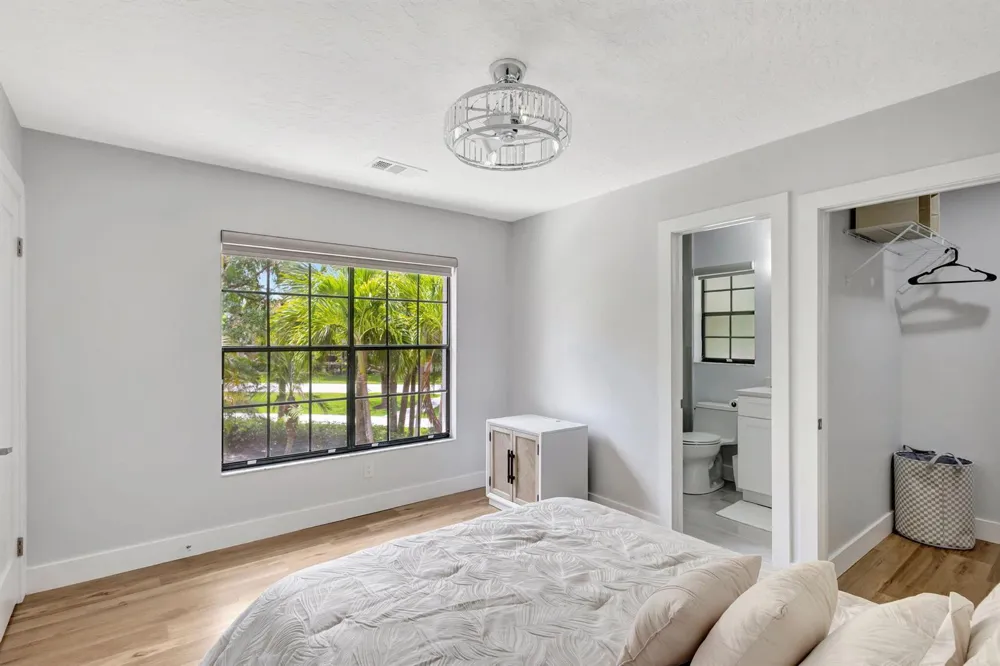 355 Prestwick Circle #4 Palm Beach Gardens, FL 33418