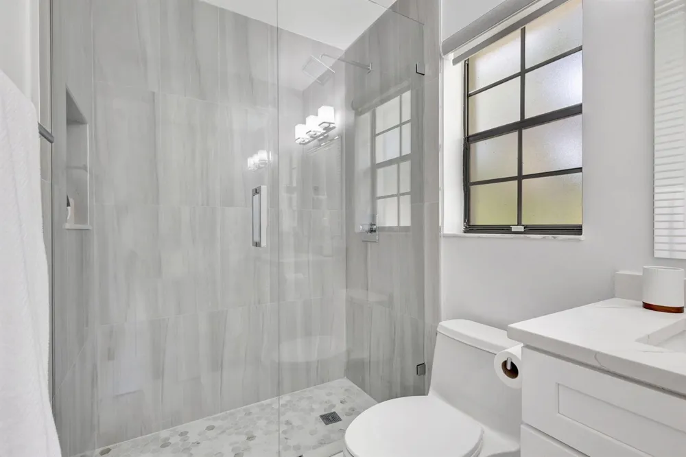 355 Prestwick Circle #4 Palm Beach Gardens, FL 33418