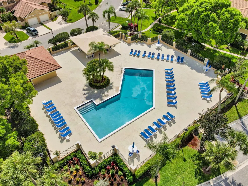 355 Prestwick Circle #4 Palm Beach Gardens, FL 33418
