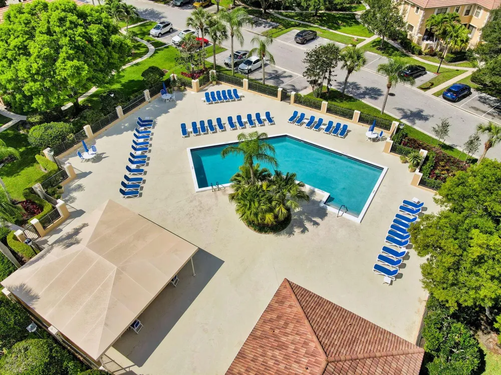 355 Prestwick Circle #4 Palm Beach Gardens, FL 33418