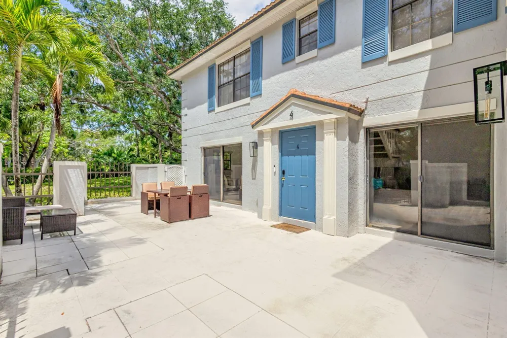 355 Prestwick Circle #4 Palm Beach Gardens, FL 33418
