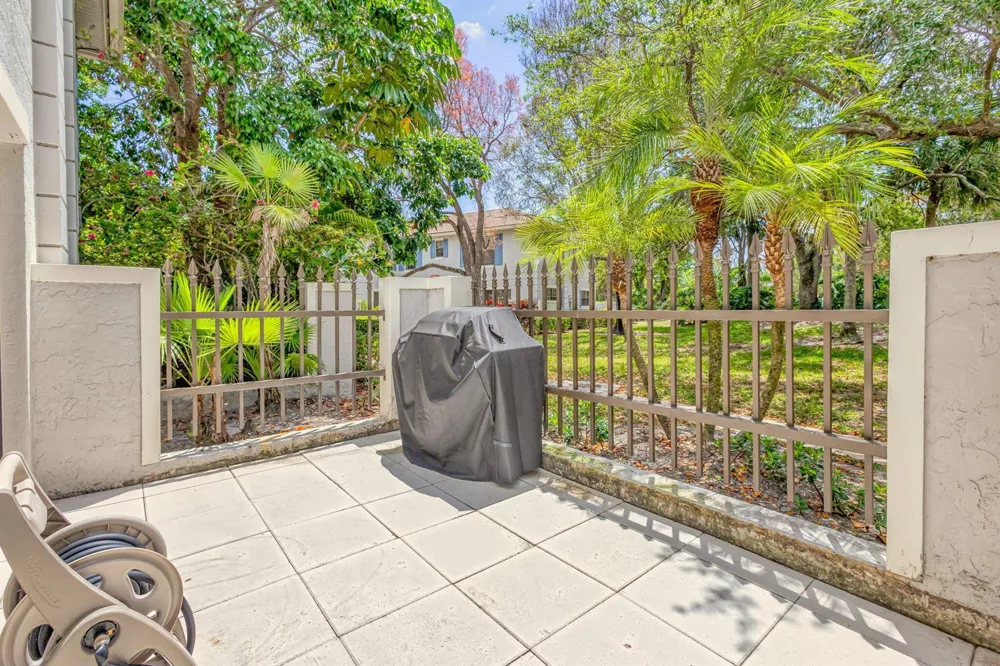 355 Prestwick Circle #4 Palm Beach Gardens, FL 33418